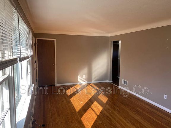 5th image of 1690 Clover Ln