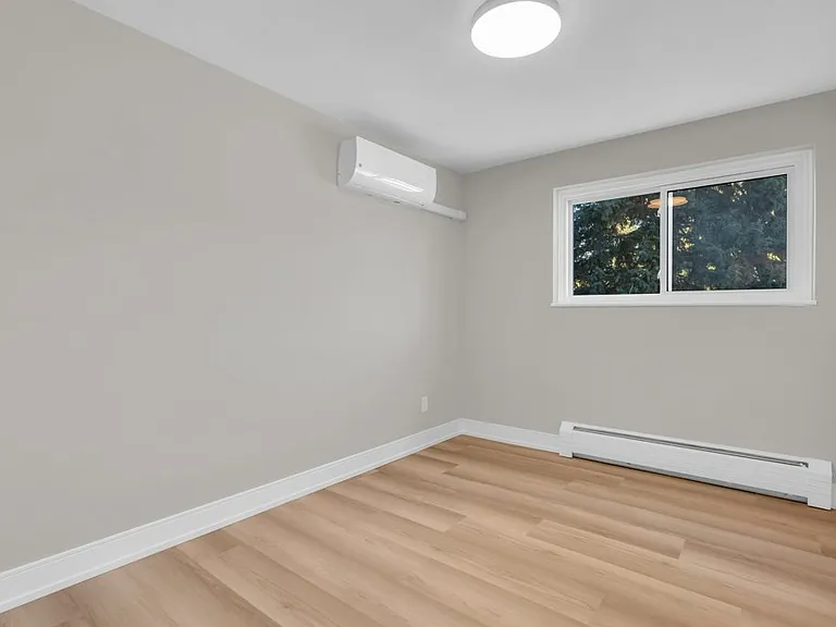 163 Macgregor Cres — Photo 10