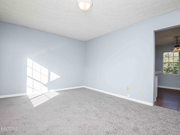 3rd image of 554 Keeneland Blvd