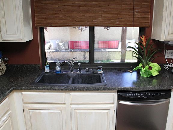 5th image of 5904 Papaya Pl NE