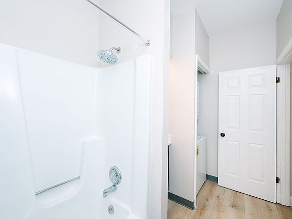 4th image of 1419 N Franklin St #3