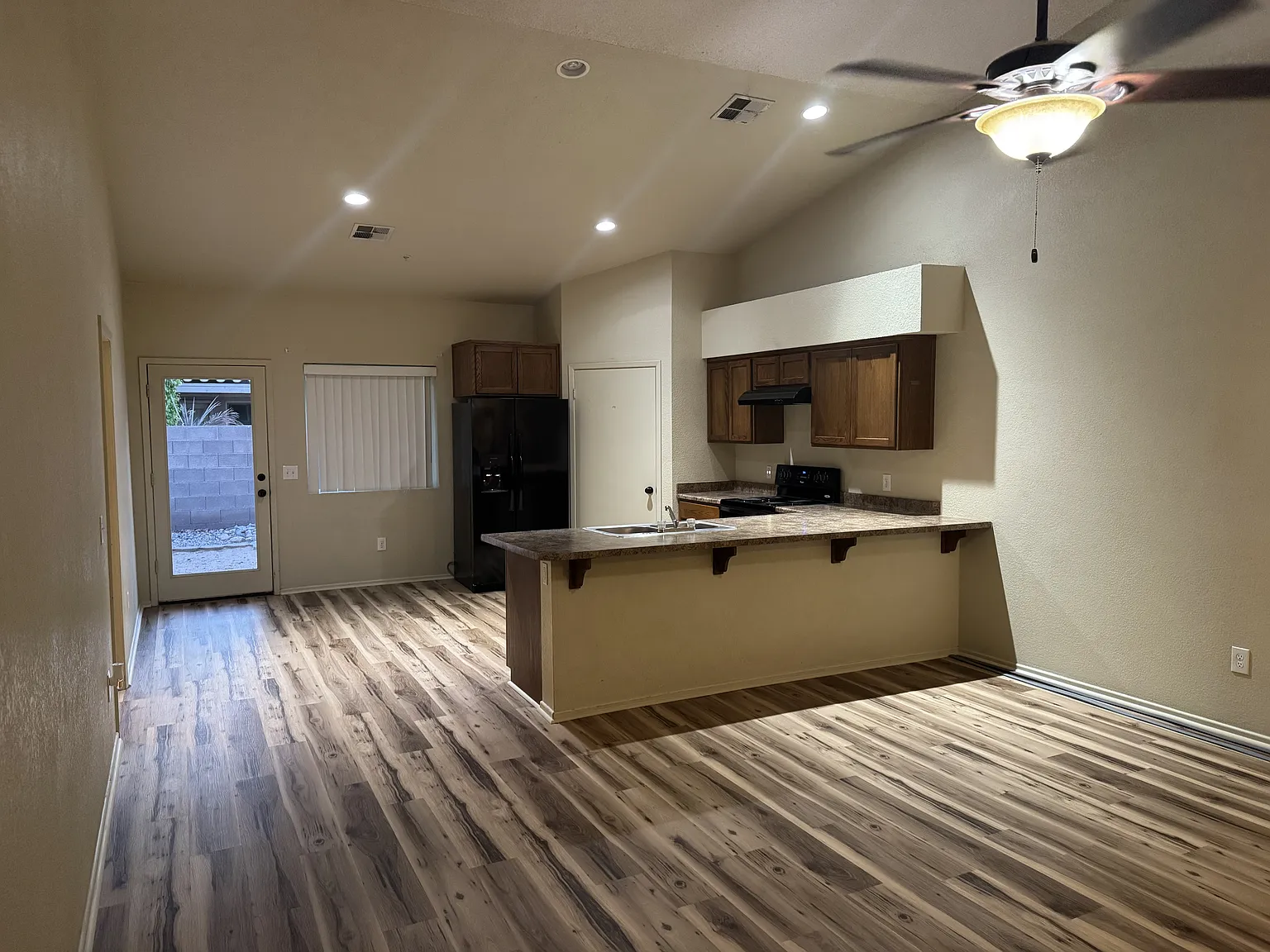 3 bed, 1270 sqft, $1,550 — Photo 3