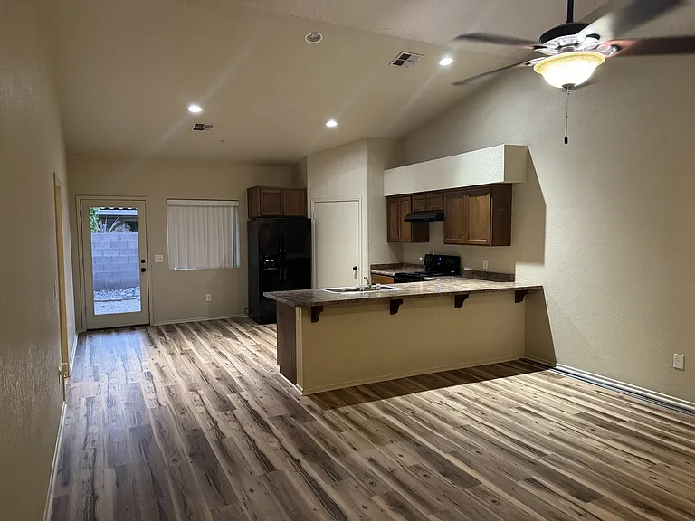 3050 S Todd Ave — Photo 3