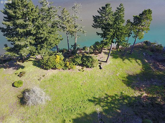 3rd image of 16 Riverview Dr #16
