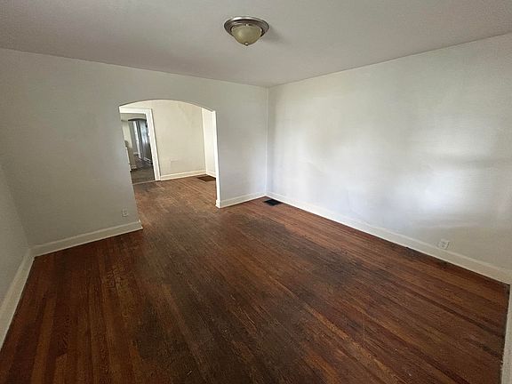 4th image of 823 N Bradley Ave