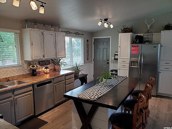 3rd image of 515 N Canyon View Dr