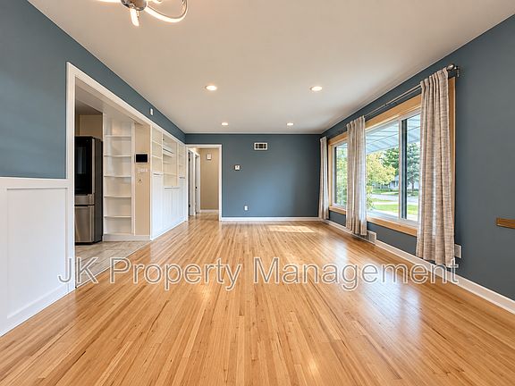 2nd image of 3209 5th Ave S