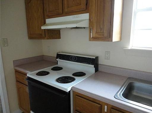 2nd image of 1827 Lee Dr
