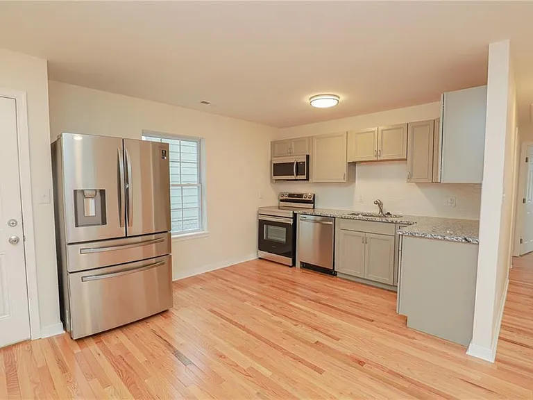 120 Lipscomb St — Photo 3