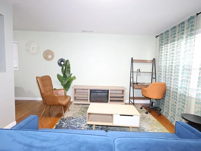 2202 Dering Cir NE #1 — Photo 8