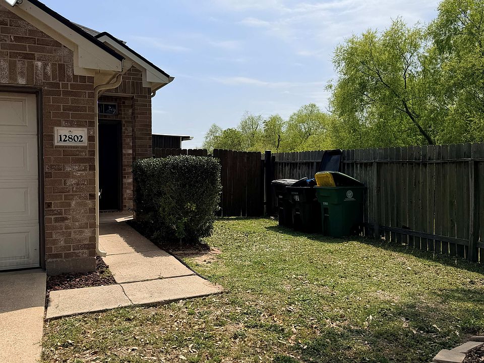 front and entrance to side yard