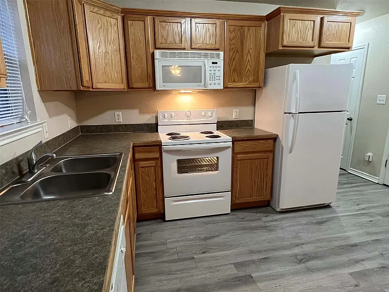 1702 E Mulberry St — Photo 13