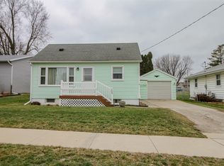 109 Main St, Center Point, IA 52213