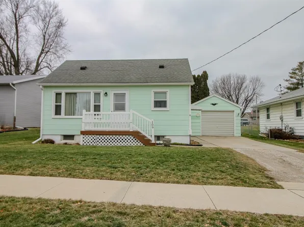 109 Main St, Center Point, IA 52213