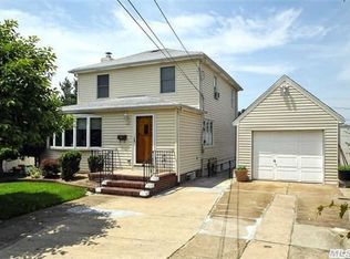 258 Pearl St, Lawrence, NY 11559