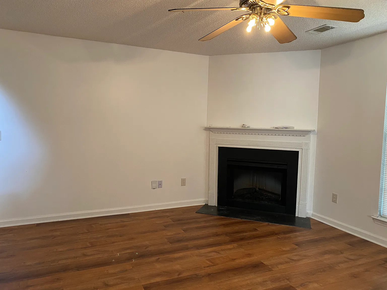 3 bed, 2.5 bath, 1636 sqft, $1,750 — Photo 4