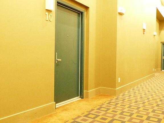 3rd image of 520 6th St APT 10