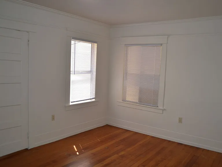 Money Apartment Building - 2 — Photo 11
