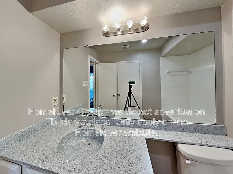 1105 Geneva Ct — Photo 14