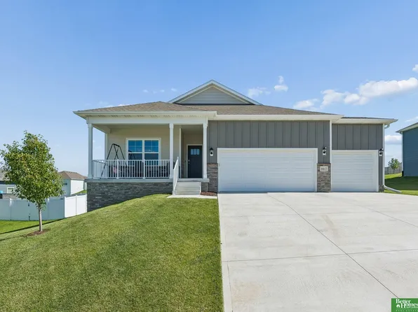 6417 Clear Creek St, Bellevue, NE 68157