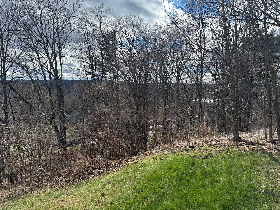 1st image of 44 Rustic Dr
