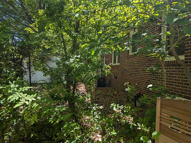 2203 Rosser Ter — Photo 3
