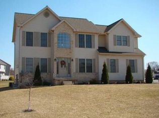 1008 Willow Ridge Dr, York, PA 17404