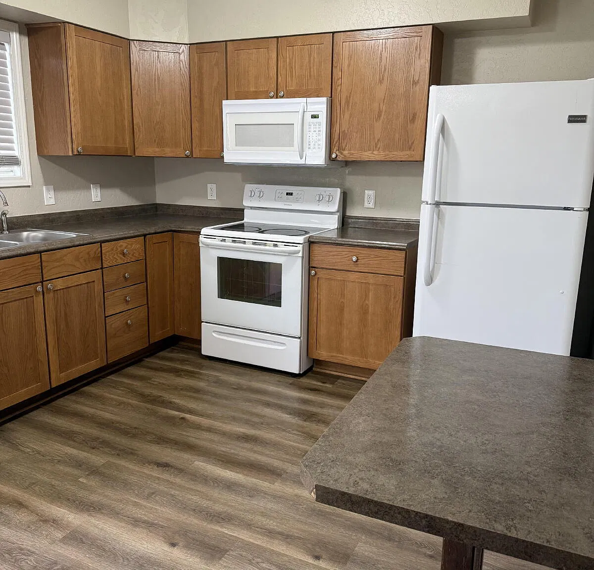 3 bed, 1.0 bath, 1400 sqft, $1,075 — Photo 4