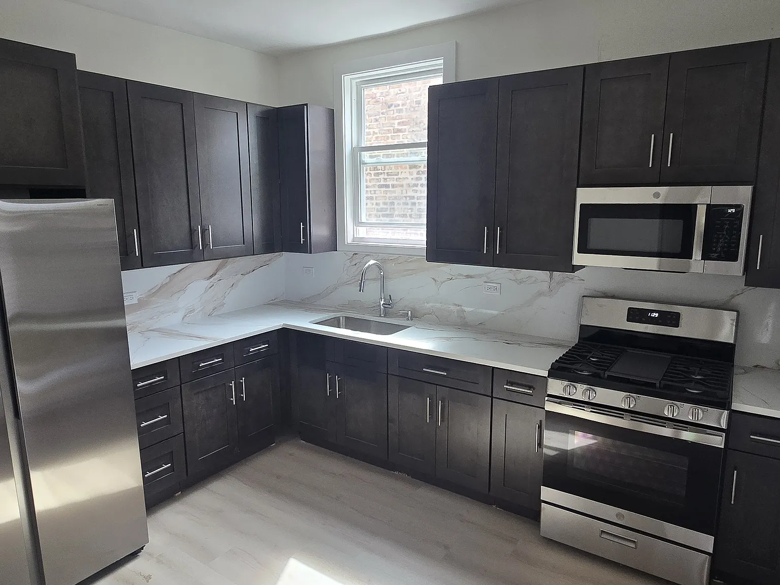 3 bed, 1400 sqft, $1,900 — Photo 1