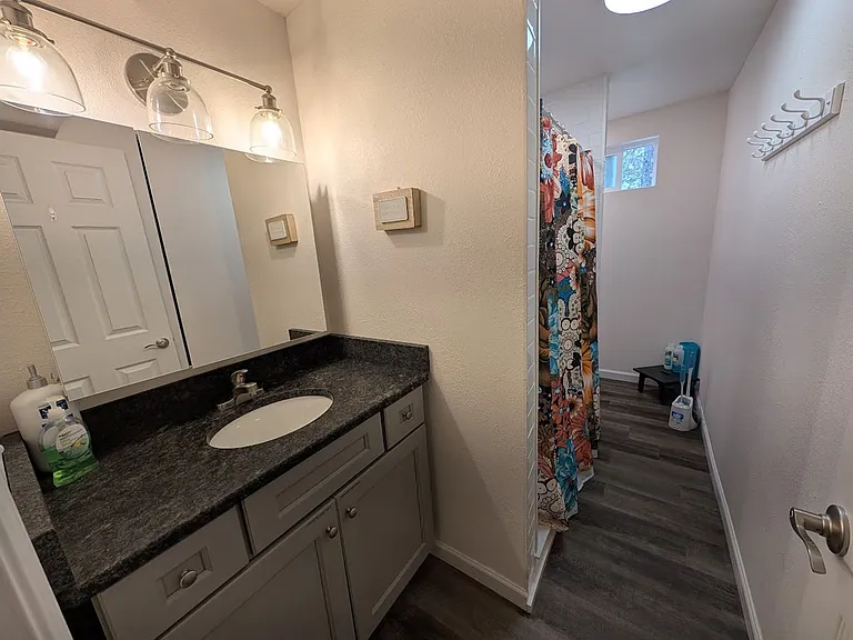 719 Camas Dr — Photo 12