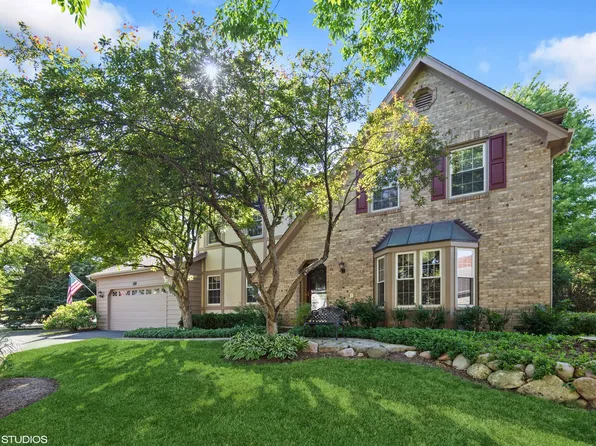 955 White Pine Dr, Cary, IL 60013