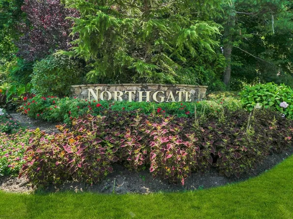 58 Northgate Cir, Melville, NY 11747