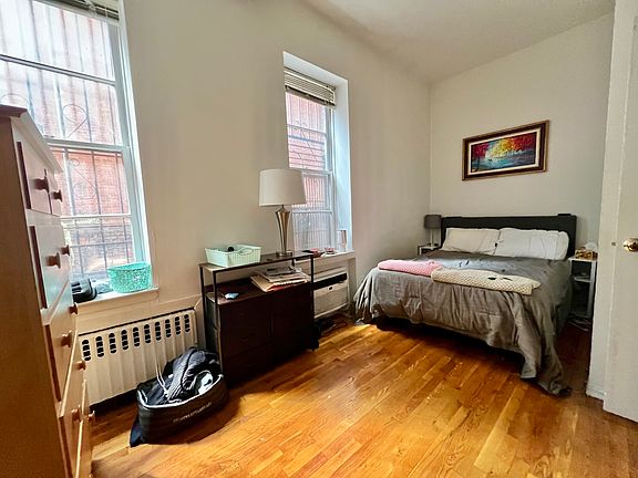 3rd image of 206 E 17th St APT 1B