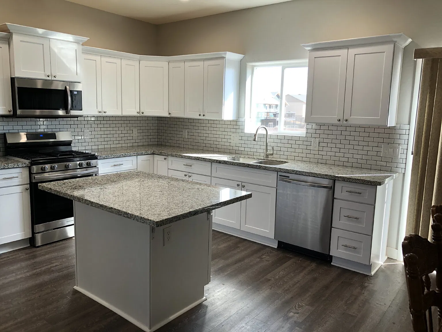 3 bed, 2.0 bath, 1220 sqft, $2,600 — Photo 2