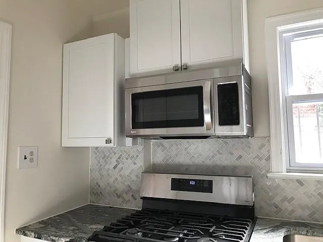 2406 21st Pl NE — Photo 2