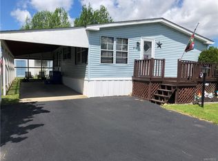 719 Gardenwood Dr, Lockport, NY 14094