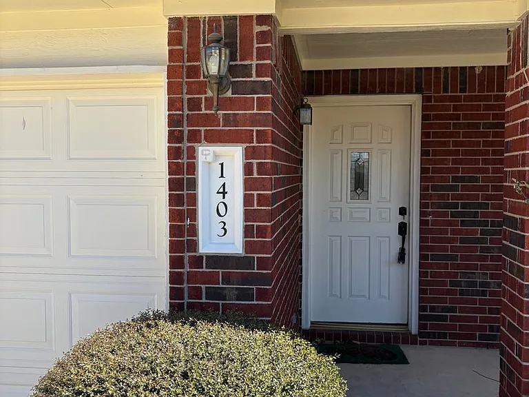1403 Haley Gray Dr — Photo 2