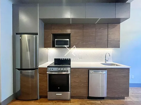 Rented by Yaffa Realty LLC | media 2