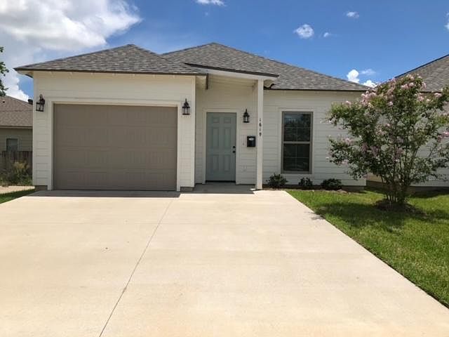 1619 W. Common Street 3BR/2BA $1,200/$1,200