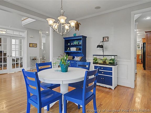 5th image of 129 Barons Run W