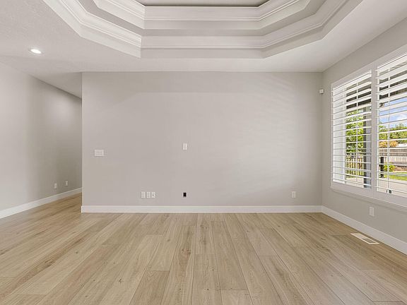5th image of 1009 S Laurie Ln