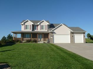 175 Autumn Purple Cir, Palmyra, NE 68418