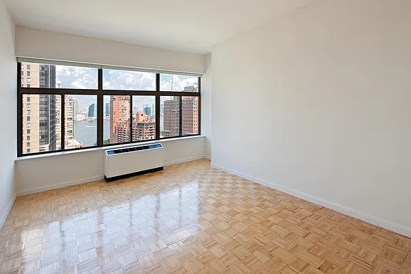 Rented by Space Marketing Shop | media 28