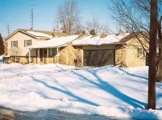 810 W Kent St, Carleton, MI 48117