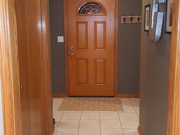 Entryway w/Closet 