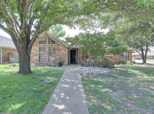 1920 Espinosa Dr, Carrollton, TX 75010