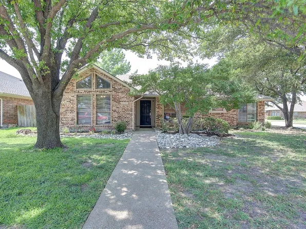 1920 Espinosa Dr, Carrollton, TX 75010