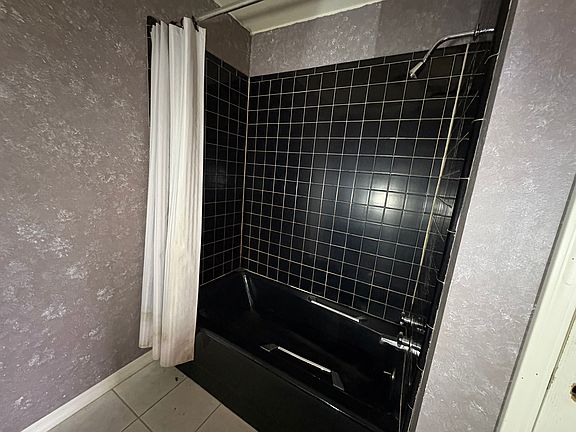 4th image of 127 Nora St #A