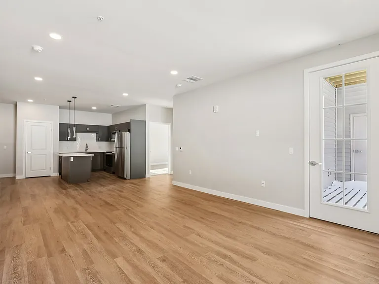 Berkshire Apartments — Photo 75