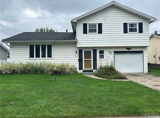 62 Briarwood Dr, Lancaster, NY 14086